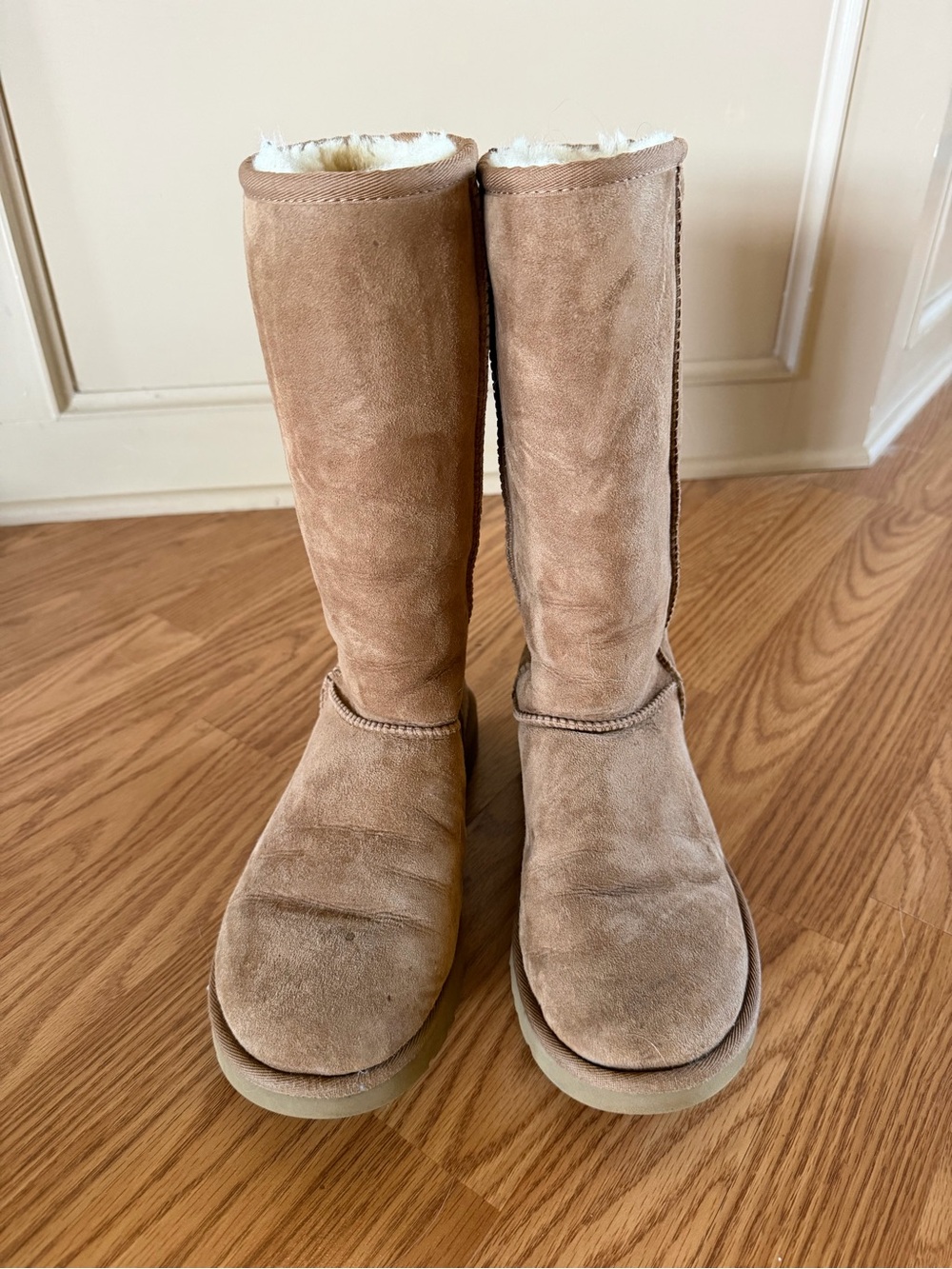 Ugg Classic Tall Shearling-Lined Women’s Boots - Chestnut Size 8 - Picture 2 of 10